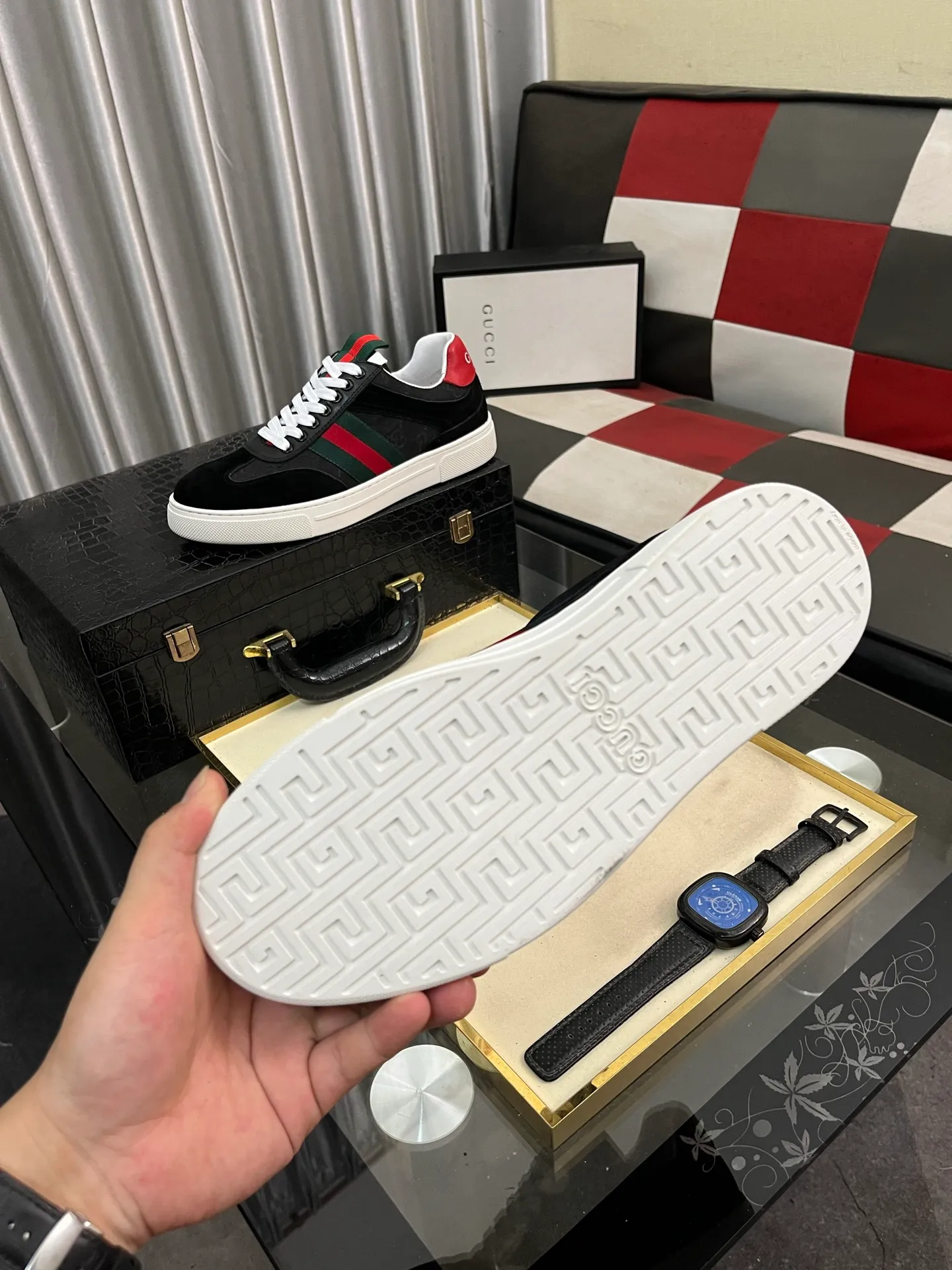 Men's Men's Shoes 💰440 ⌚️⌚️[GUCCI] Gucci men's casual shoes are absolutely popular 🔥The ultimate matching item for trendy men! The charm of super texture is irresistible, the main recommendation, the flower leather color is bright! The upper is made of high-quality brand printed fabric with cowhide, breathable leather lining and wear-resistant rubber sole, noble and elegant! Extremely comfortable🎁🎁You can be as handsome as you want💪 Available in sizes 38-44 and 5️⃣colors
